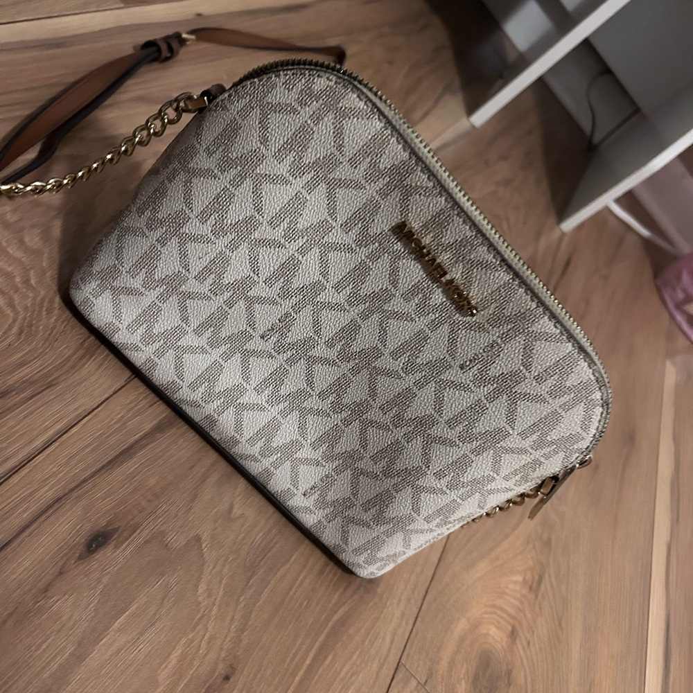 Michael Kors Cream Crossbody Bag with Gold Chain